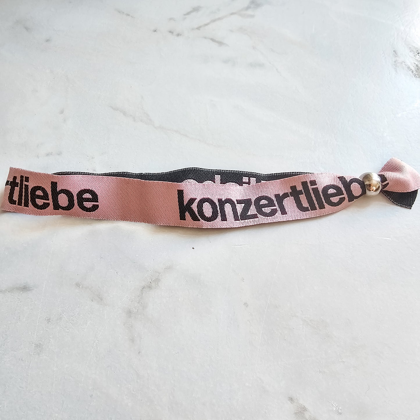 konzertliebe Bändchen| rosa | schwarz | gewebt | Festivalbändchen